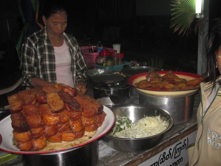 That night in Meiktila we ate at a small street stall where fried samosa where on the menu.